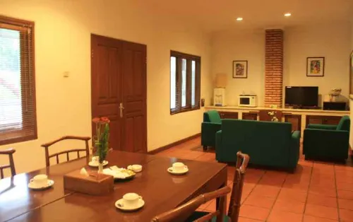 Puncak Pass Resort Kamar Photos