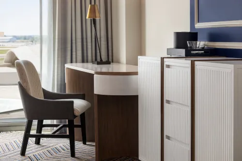 Hilton BNA Nashville Airport Terminal Rooms Photos