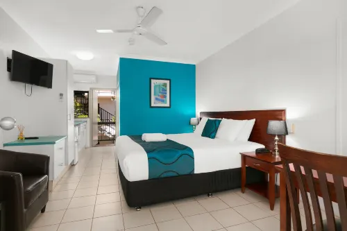 Cairns City Palms Photos