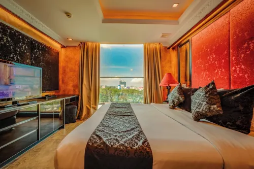 Fields Plaza Hotel by ABC Huoneet Photos