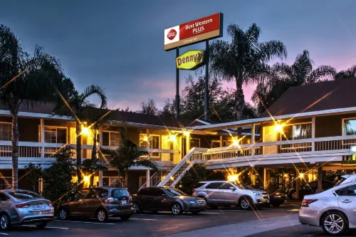 Best Western Plus Carriage Inn Exterior Photos