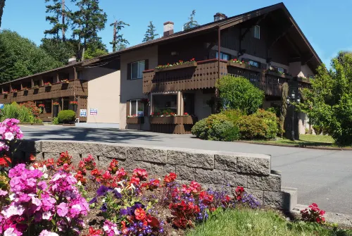 Ramada by Wyndham Campbell River Exterior Photos