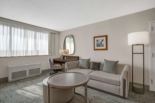 Hilton Arlington National Landing Rooms Photos