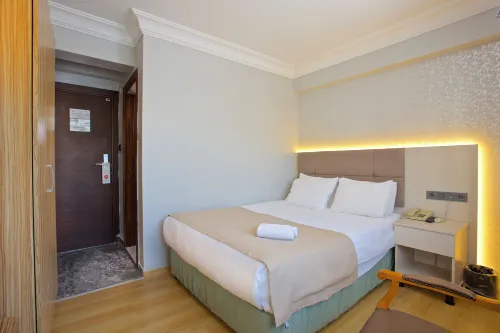 Grand Ant Hotel Rooms Photos