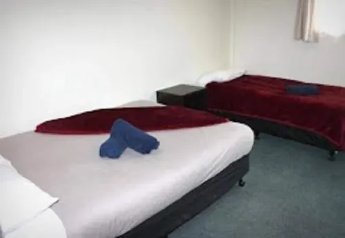 Aaron Court Motel Rooms Photos