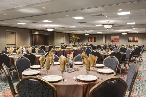 Holiday Inn & Suites Council Bluffs-I-29 Business Photos