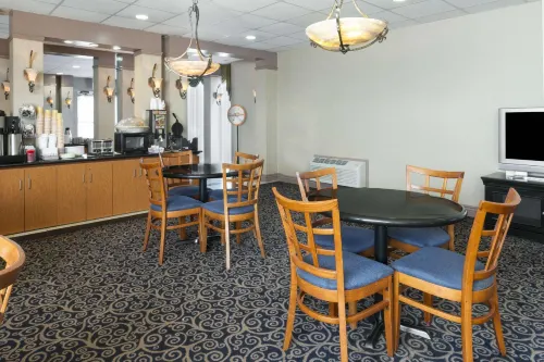 Howard Johnson by Wyndham Newburgh/West Point Dining Photos