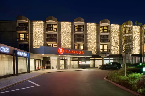 Ramada by Wyndham Nuernberg Parkhotel Exterior Photos