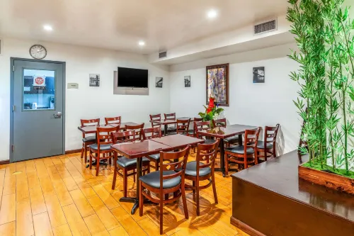 Quality Inn Near Sunset Park Restauration Photos