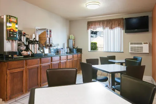 Super 8 by Wyndham San Antonio/I-35 North Ristorazione Photos