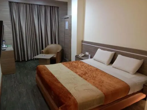Holiday Hotel Batam Rooms Photos