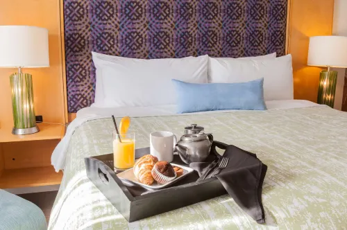 Best Western Premier Toronto Airport Carlingview Hotel Kamar Photos