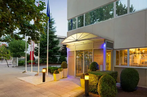 Ramada by Wyndham Madrid Tres Cantos Exterior Photos