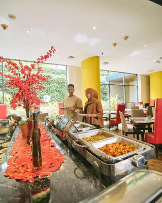 Horison Arcadia Wahid Hasyim Dining Photos