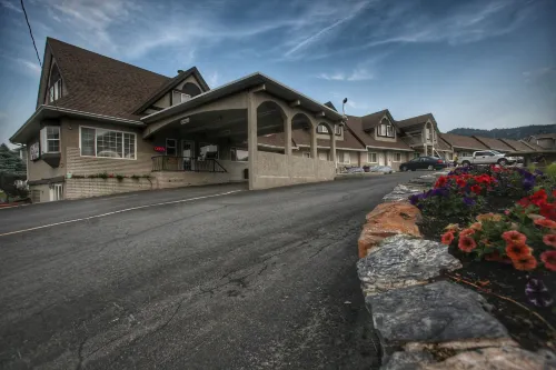 Best Budget Inn & Suites Kamloops Exterior Photos