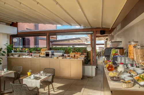 Cosmopolita Hotel Rome, Tapestry Collection by Hilton Dining Photos