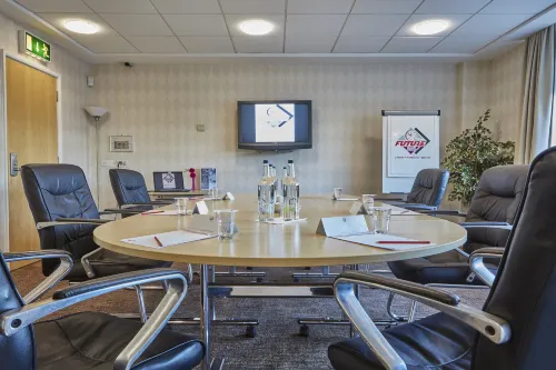 Future Inn Cardiff Business Photos