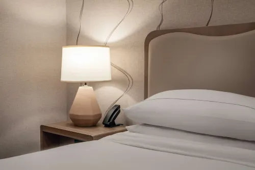 DoubleTree by Hilton Chicago - North Shore Conference Center الغرف Photos