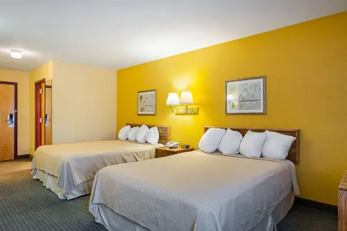 Rodeway Inn & Suites Rooms Photos