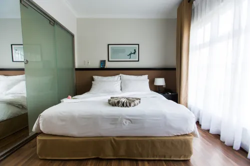 The Alcove Library Hotel Photos