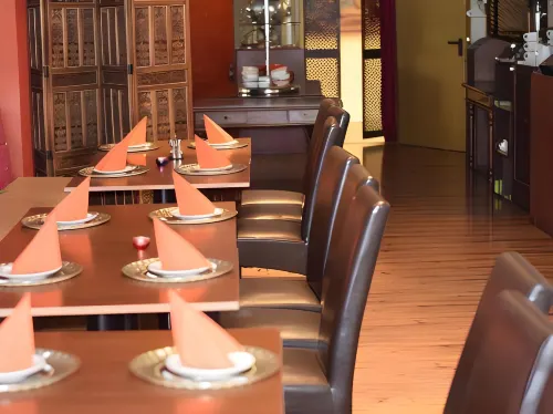 Hotel Villa Oriental & Restaurant Ăn uống Photos