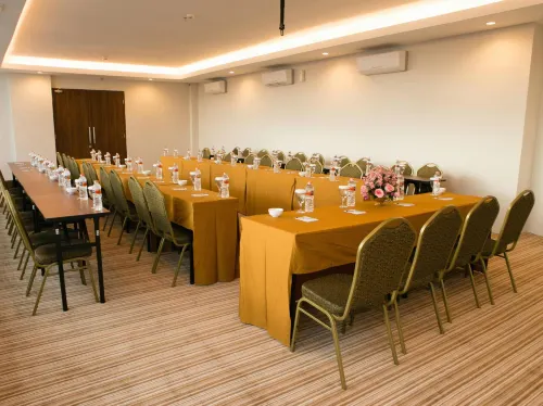The One Hotel Makassar Fasilitas Bisnis Photos