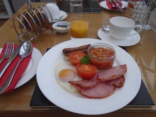 Trumbles Gatwick B&B Dining Photos