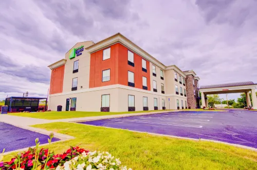 Holiday Inn Express & Suites Chester-Monroe-Goshen Ngoại thất Photos