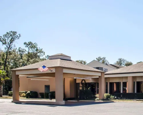 Quality Inn & Suites Pensacola Bayview Featured Photos