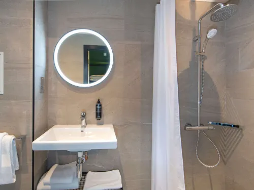 Ibis Styles London Gatwick Airport Rooms Photos