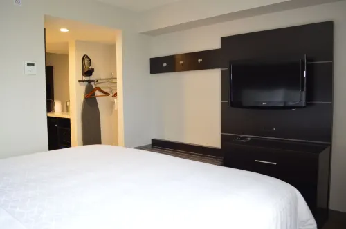 Holiday Inn Express & Suites Miami - Hialeah Rooms Photos