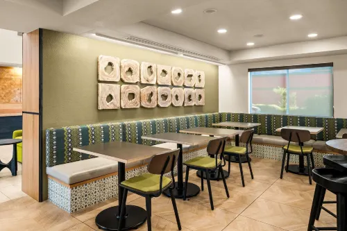 Oxford Suites Redding Dining Photos