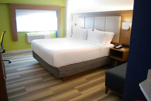 Holiday Inn Express Vancouver Airport-Richmond Rooms Photos