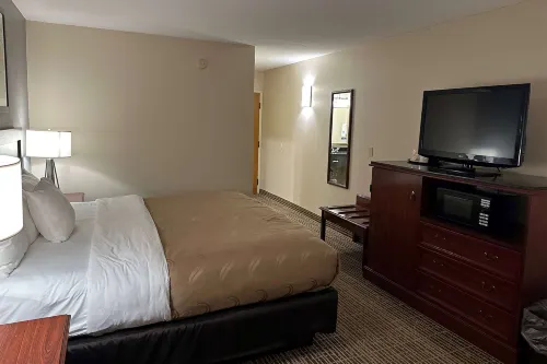 Baymont by Wyndham South Bend Near Notre Dame Rooms Photos