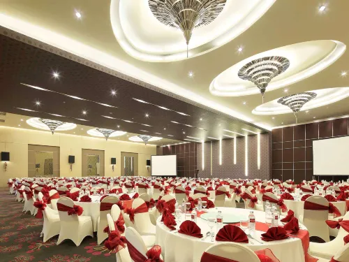 Mercure Padang Makanan Photos