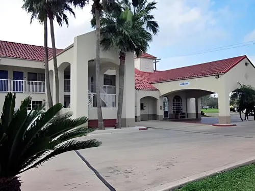 Motel 6 Edinburg, TX Featured Photos