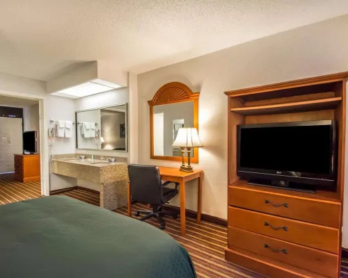 Quality Inn & Suites at Tropicana Field Featured Photos