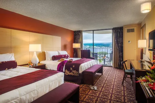 Hilo Hawaiian Hotel, Trademark Collection by Wyndham Huoneet Photos