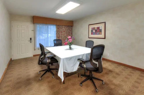 Best Western Plus Carriage Inn Business Facilities Photos