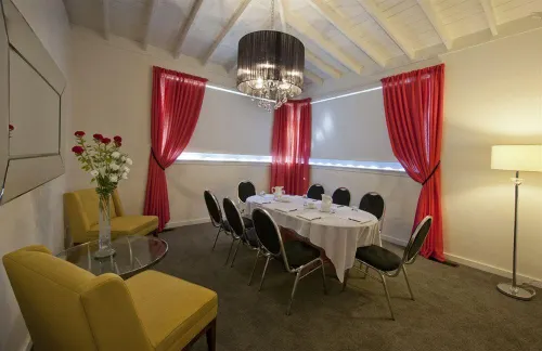 Prince's Gate Hotel Business Facilities Photos