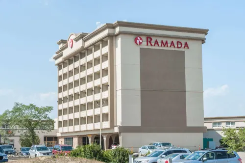Ramada by Wyndham Edmonton South Zimmer Photos