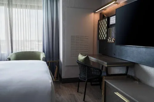 Renaissance Chicago North Shore Hotel Rooms Photos