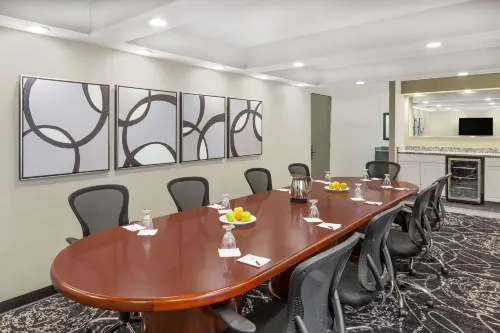 Ramada by Wyndham des Moines Airport Business Facilities Photos