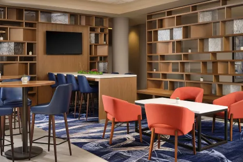 Costa Mesa Marriott Restauration Photos