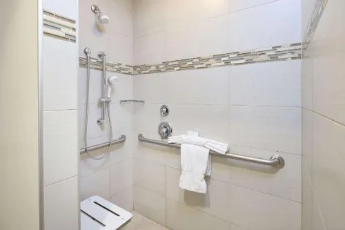 Hampton Inn & Suites by Hilton Phoenix Tempe Rooms Photos