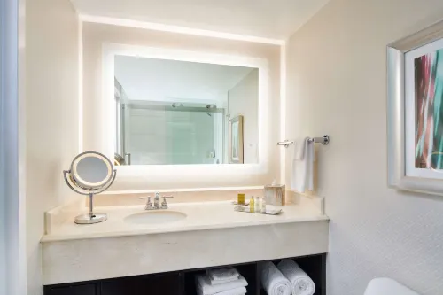 DoubleTree by Hilton Irvine Spectrum Rooms Photos