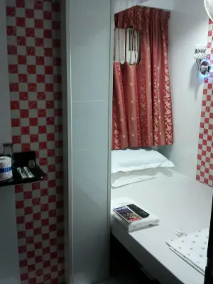 New London Hostel Photos