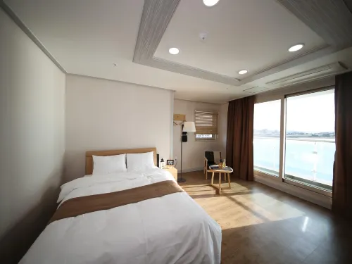 Hotel Aroha Photos