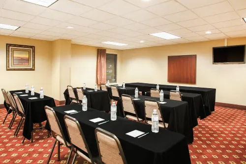 Ramada by Wyndham Abu Dhabi Downtown Business Photos