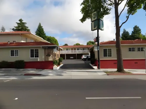 Howard Johnson by Wyndham Berkeley Near Hotel Photos